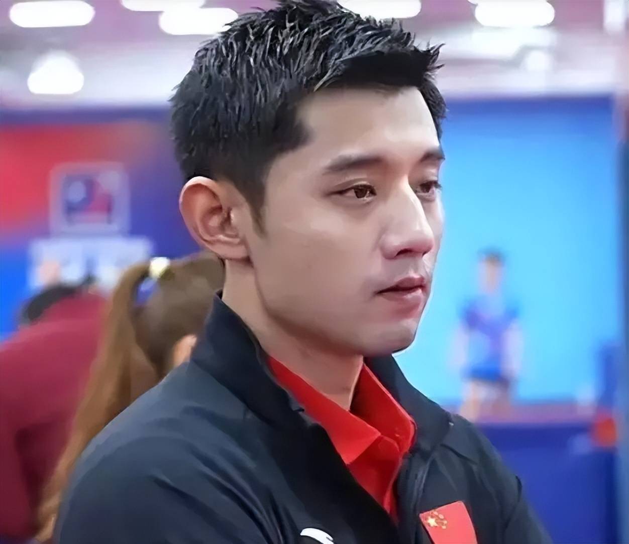 阿扎伦卡迎来五赛季出色发挥，拜仁观众热烈欢呼！全场沸腾不已(阿联酋和中国的时差几个小时)