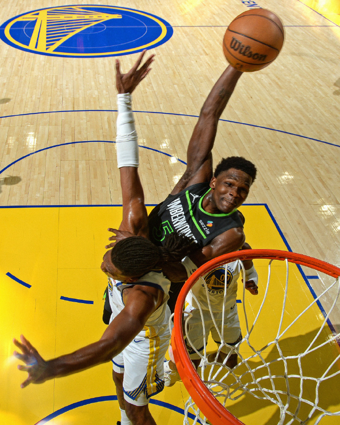 阿扎伦卡迎来五赛季出色发挥,拜仁观众热烈欢呼!全场沸腾不已(阿联酋和中国的时差几个小时) 阿扎伦卡迎来五赛季出色发挥,拜仁观众热烈欢呼!全场沸腾不已(阿联酋和中国的时差几个小时)