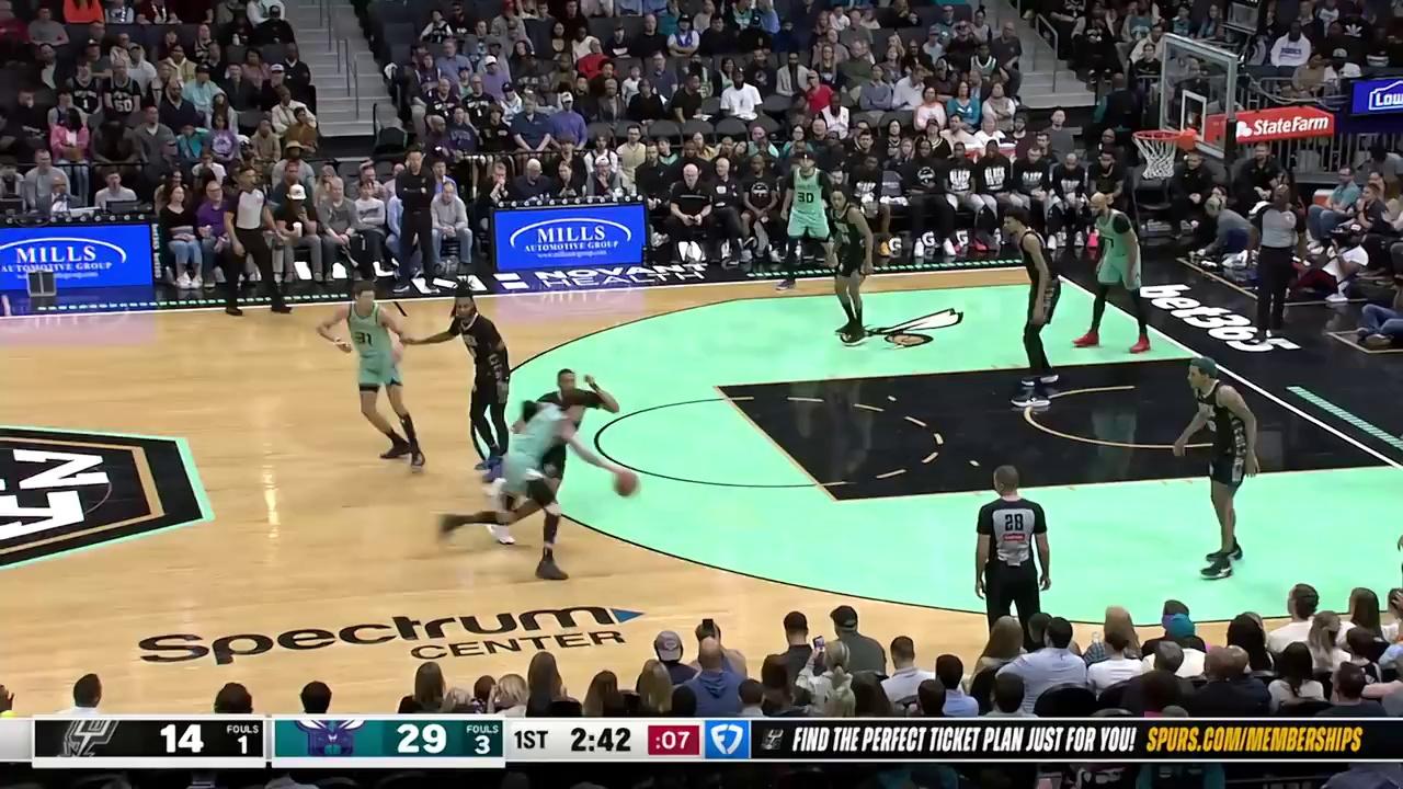 包含里程碑夜夏洛特黄蜂临场应变，NBA常规赛窗口期刷纪录，悬念犹存，训练强度明显提升的词条