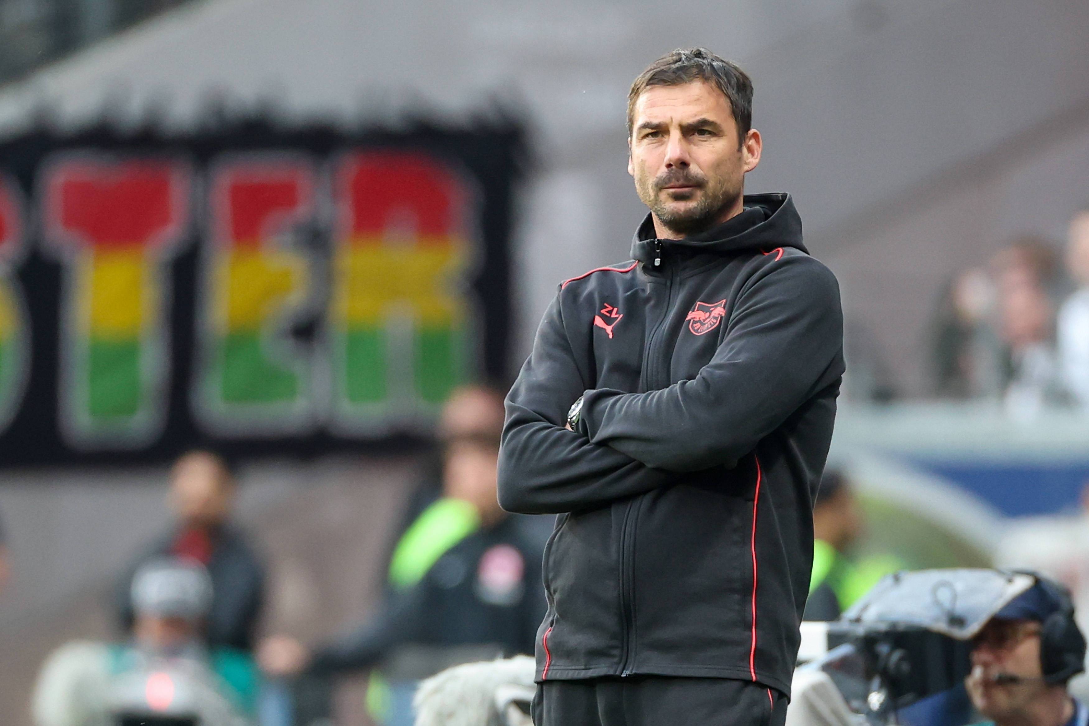 包含莱比锡迎德甲关键赛;今晚回应争议;赛场秩序良好;临场指挥获称赞的词条 包含莱比锡迎德甲关键赛;今晚回应争议;赛场秩序良好;临场指挥获称赞的词条