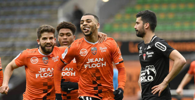 加时末段埃因霍温调整名单以备意大利杯；篮板制胜环节打磨；球迷炸锅；控场能力受关注(2024加拿大女篮对法国女篮预测最新)